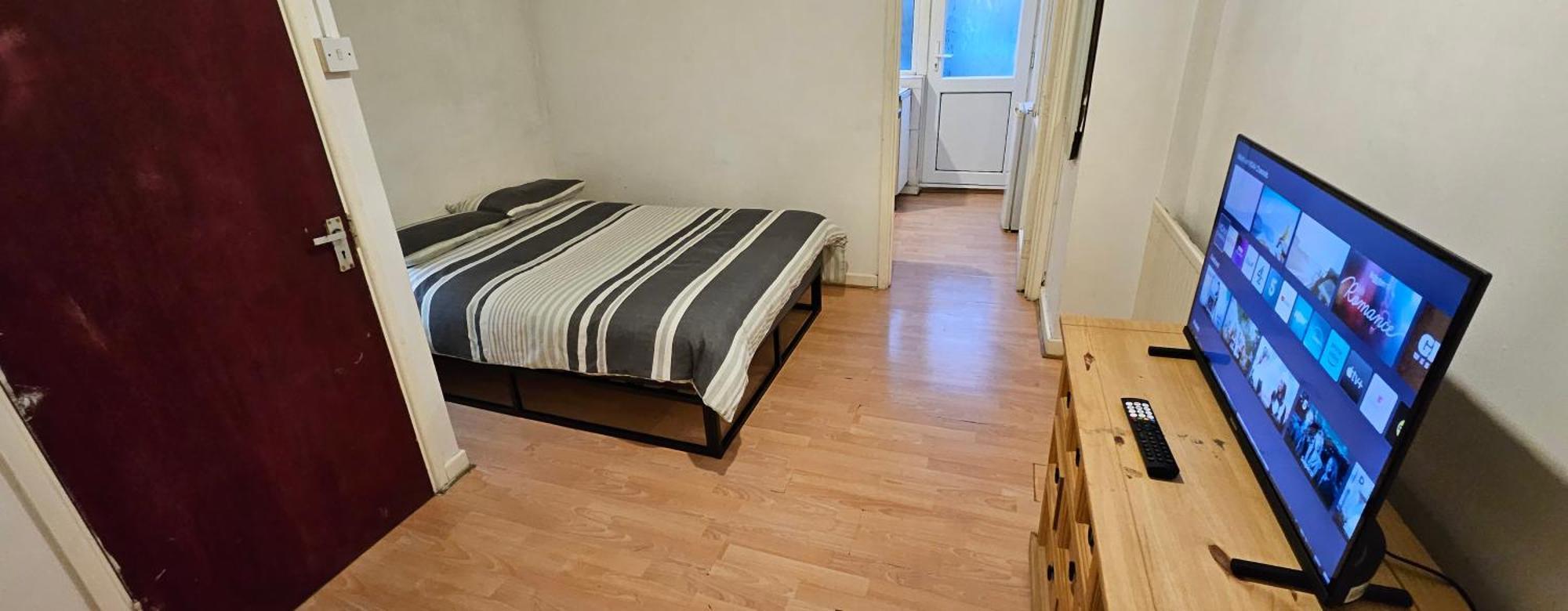 No Frills & Nothing Fancy 1 Bed Studio City Centre Cardiff Exterior photo